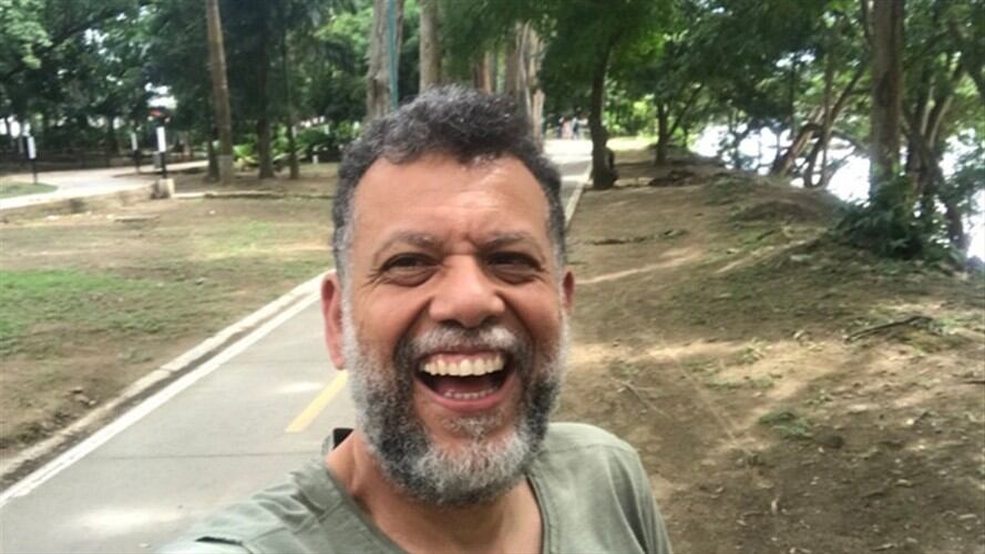 El exsacerdote ha llamado la atención de sus seguidores quienes se han preocupado por su estado de salud.. Foto: Twitter