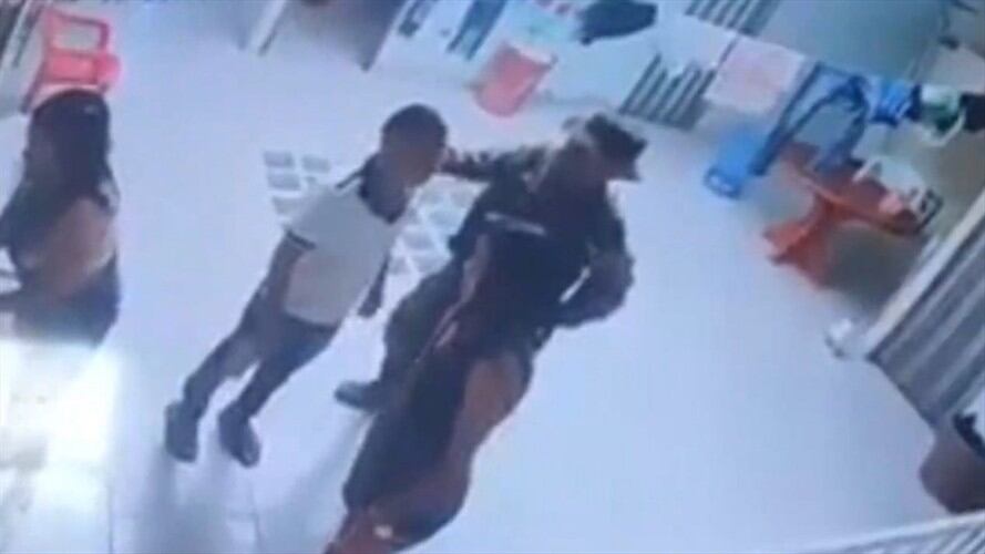 El ciudadano fue abordado al interior del hotel por sujetos que portaban fusiles . Foto: Cortesía