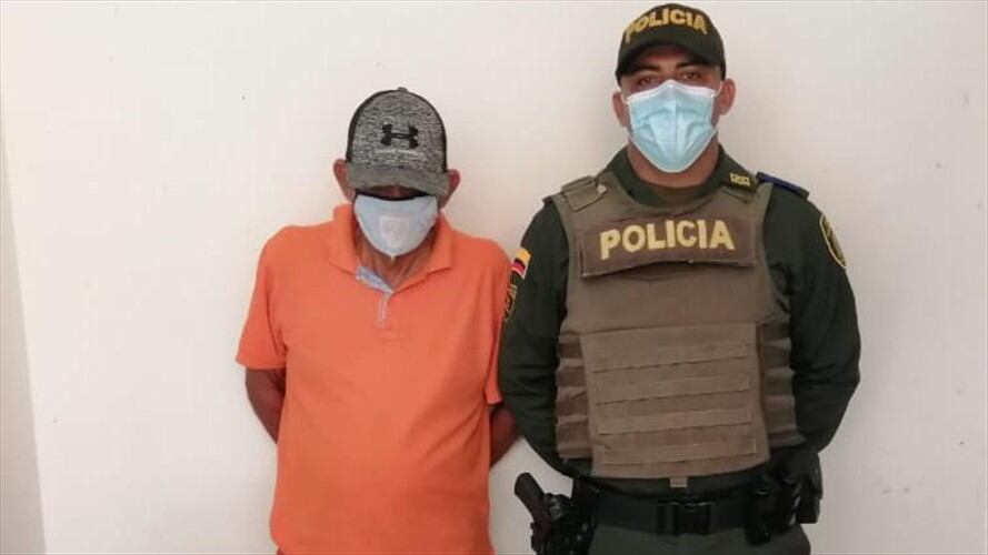 En envases de plástico pretendían comercializar licor adulterado en Montería. Foto: prensa Policía.