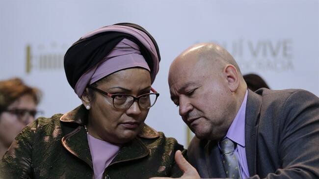 Julian Gallo; Carlos Lozada, y Victoria Sandino. Foto: Colprensa