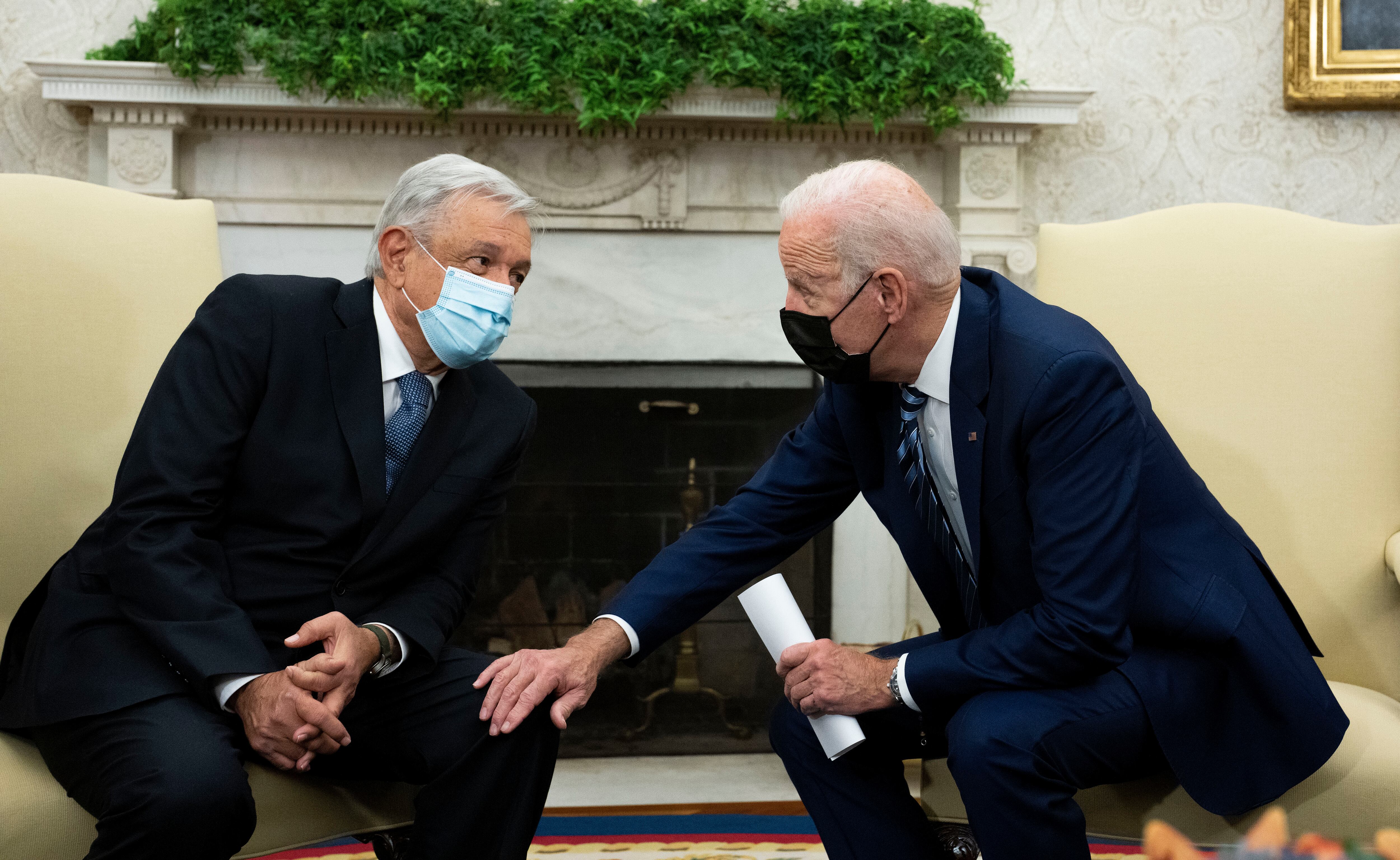 WASHINGTON, DC - NOVEMBER 18: U.S. President Joe Biden (R) meets with Mexican President Andres Manuel Lopez Obrador (L) in the Oval Office of the White House November 18, 2021 in Washington, DC. President Lopez Obrador is in Washington to participate in the first North American Leaders’ Summit (NALS) since 2016. (Photo by Doug Mills/Pool/Getty Images)