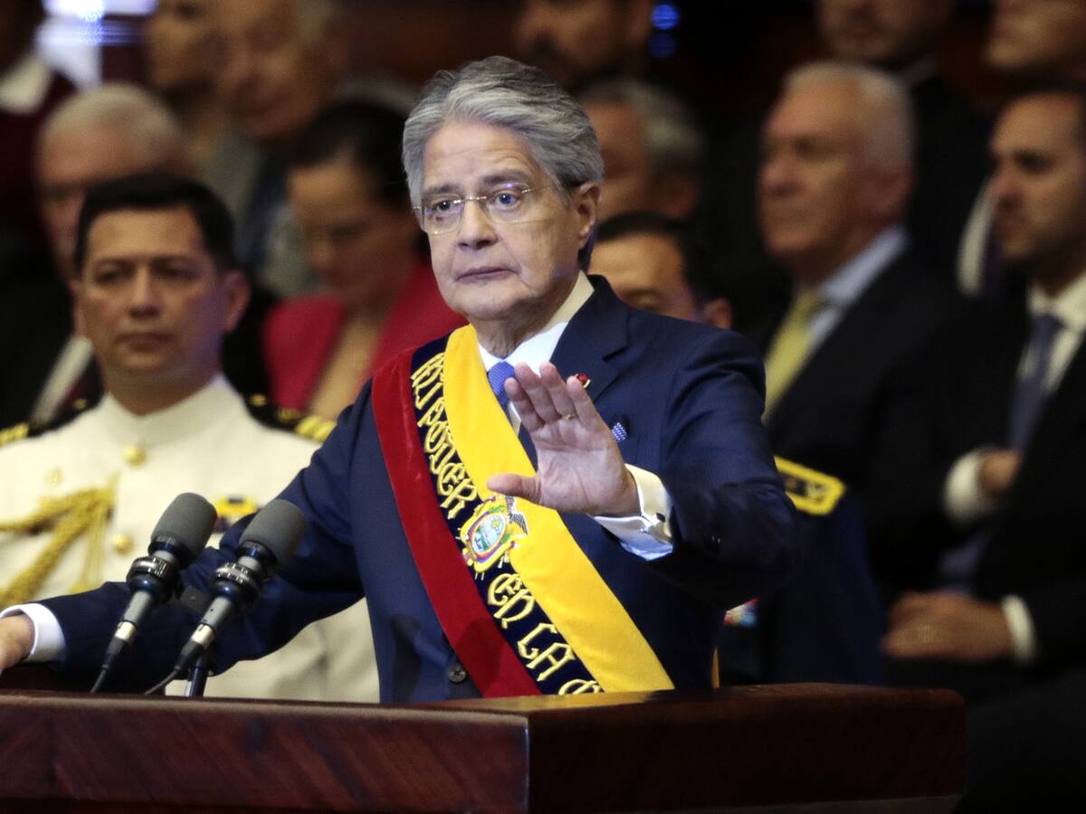 El presidente de Ecuador rebajó los precios de las gasolinas y del diésel