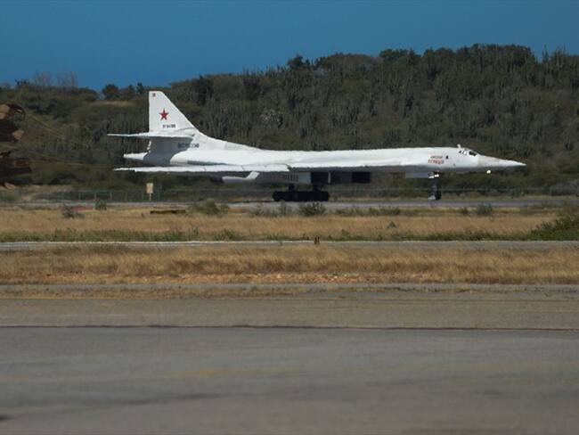 Bombarderos rusos en Venezuela son sólo una estrategia de propaganda: Raúl Salazar