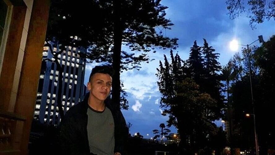 Dilan Cruz, joven de 18 años, se encuentra en estado crítico en el Hospital San Ignacio. Foto: Captura de pantalla