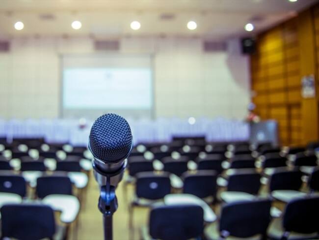 ¿Usted a quién le gustaría escuchar?. Foto: Getty Images / THATREE THITIVONGVAROON