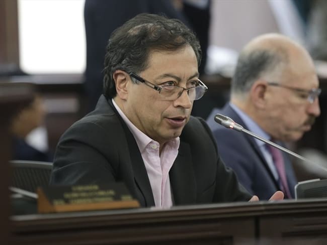 Catedráticos debaten si Gustavo Petro debería dejar su curul en el Senado