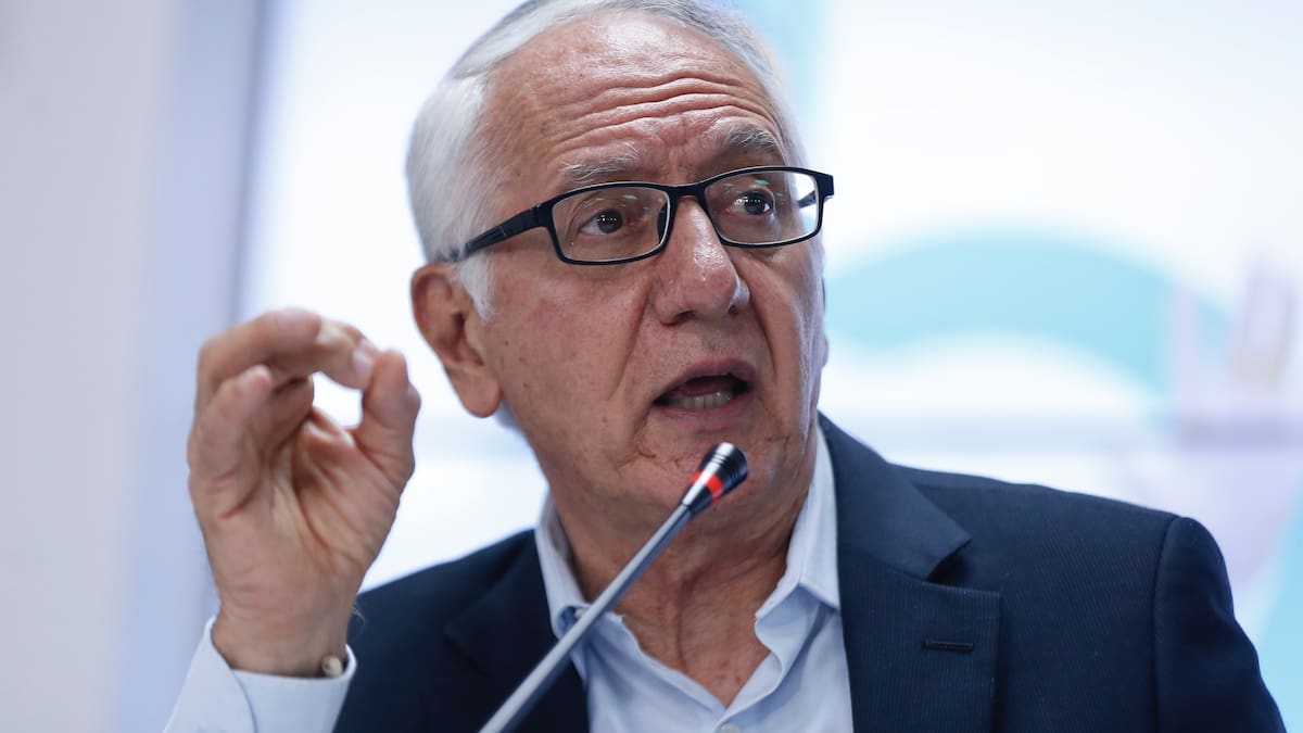 Declaraciones del ministro de Salud ponen en aprietos avance de su reforma