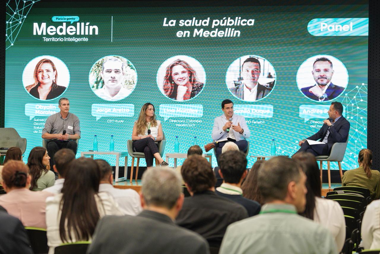 Empresarios, académicos y líderes del sector analizaron cómo Medellín impulsa soluciones tecnológicas con impacto en la atención médica. | Foto: W Radio