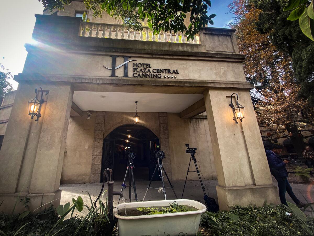 Justicia argentina retiene a venezolanos del avión sancionado por EE.UU.