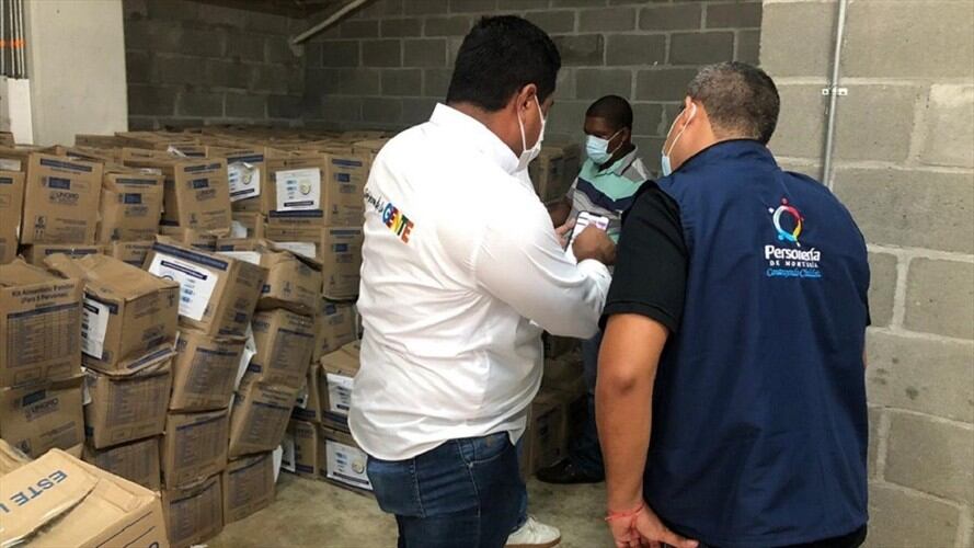 Polémica en Montería por mercados que se encontraban guardados en un estadio de sóftbol. Foto: Prensa Alcaldía Montería
