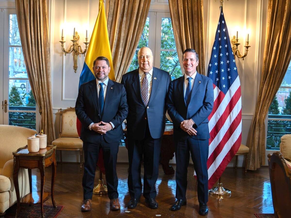 Embajada de Colombia en Washington rindió homenaje a los senadores Rubén Gallego y Bernie Moreno