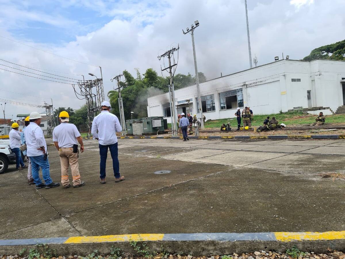 Persiste corte de energía en el norte de Cali por incendio en subestación