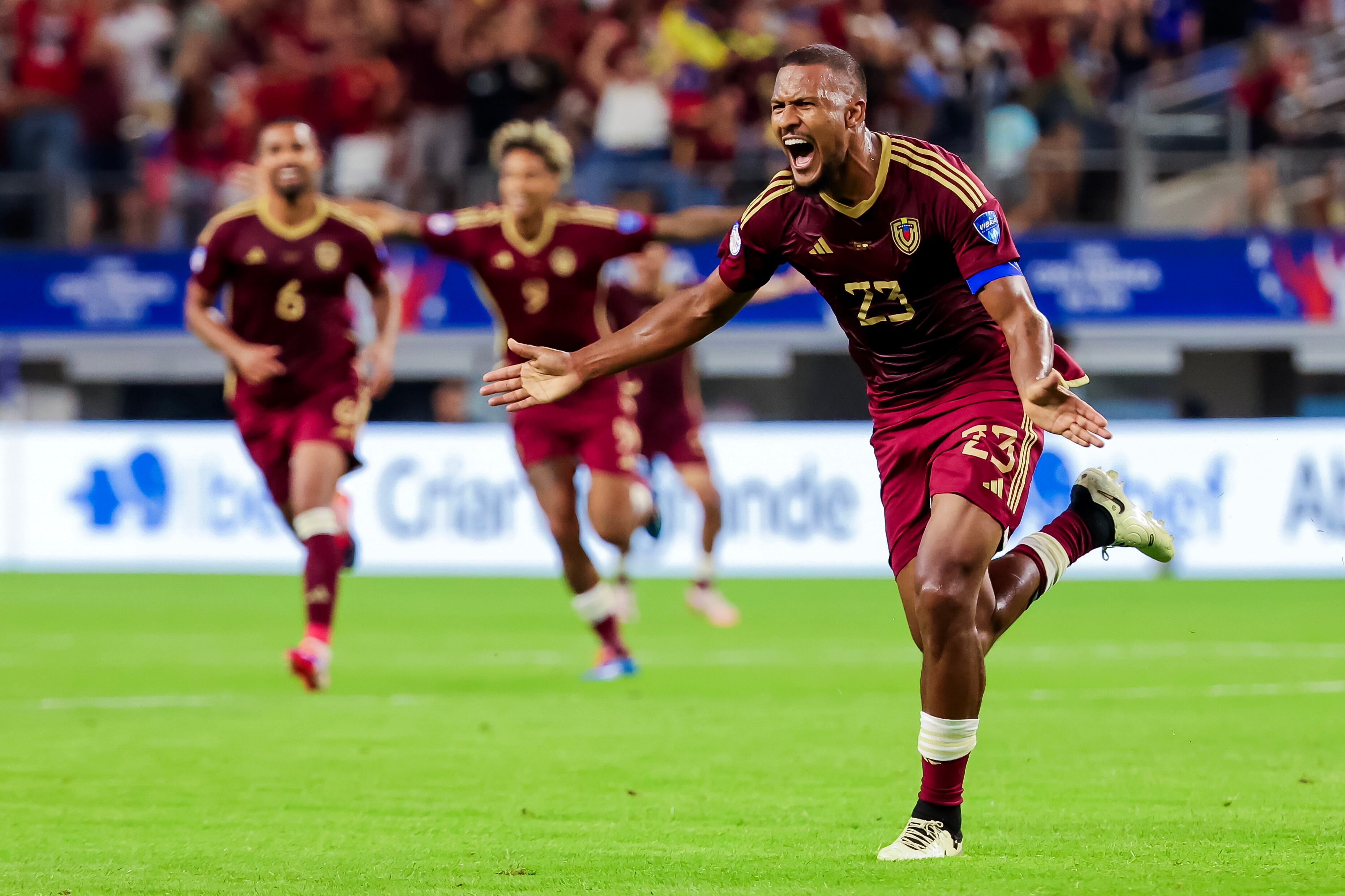 Arlington (United States), 06/07/2024.- Jose Salomon Rondon (R) of Venezuela reacts after making the 1-1 goal against Canada during the second half of the CONMEBOL Copa America 2024 Quarter-finals match between Venezuela and Canada, in Arlington, Texas, USA, 05 July 2024. EFE/EPA/KEVIN JAIRAJ