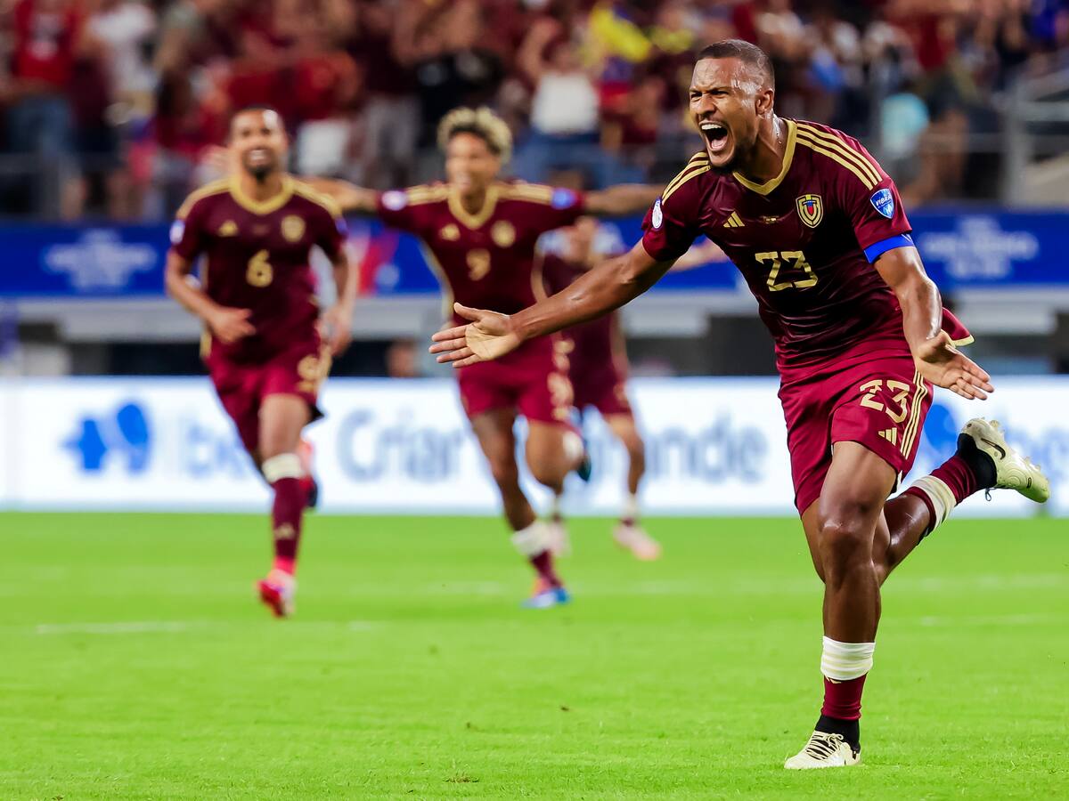 VIDEO: Salomón Rondón le dio vida a Venezuela con un golazo digno de Puskás