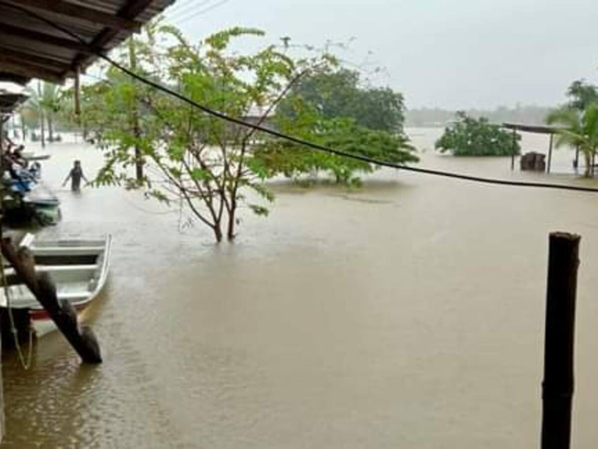 Graves inundaciones en Buenaventura afectan a más de mil personas