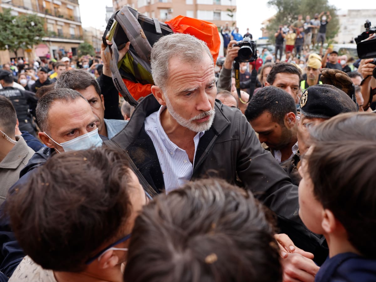 El rey de España dijo que “hay que entender el enfado” en ciudades afectadas por temporal