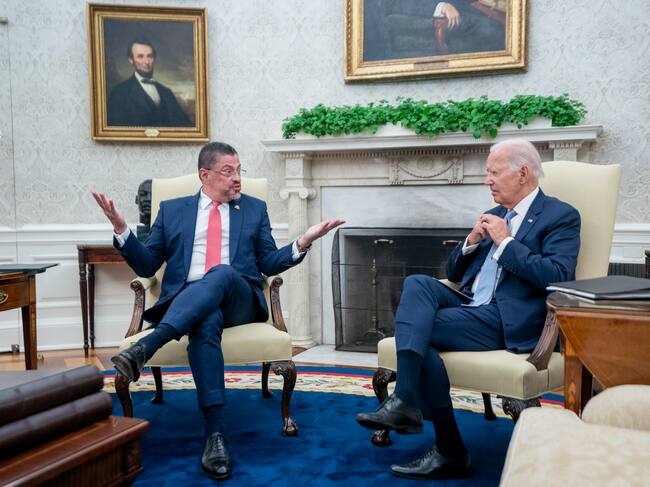 Chaves promete a Biden que Costa Rica seguirá siendo un aliado en economía y seguridad. EFE/EPA/SHAWN THEW / POOL