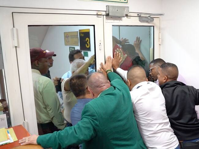 Líderes sindicales de EMCALI le pidieron al alcalde electo Alejandro Eder escuchar sus reclamos. Foto: Cortesía.