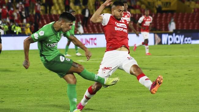 Primer partido con público en Bogotá terminó con enfrentamiento entre barras. Foto: Twitter Santa Fe