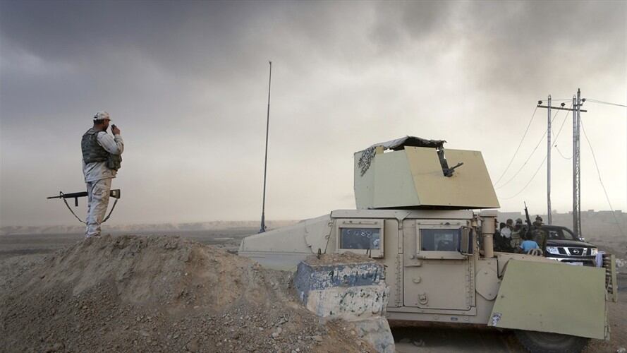 Humo alzándose desde posiciones del grupo Estado Islámico tras un ataque de fuerzas de la coalición en Mosul, Irak. Foto: Associated Press - AP