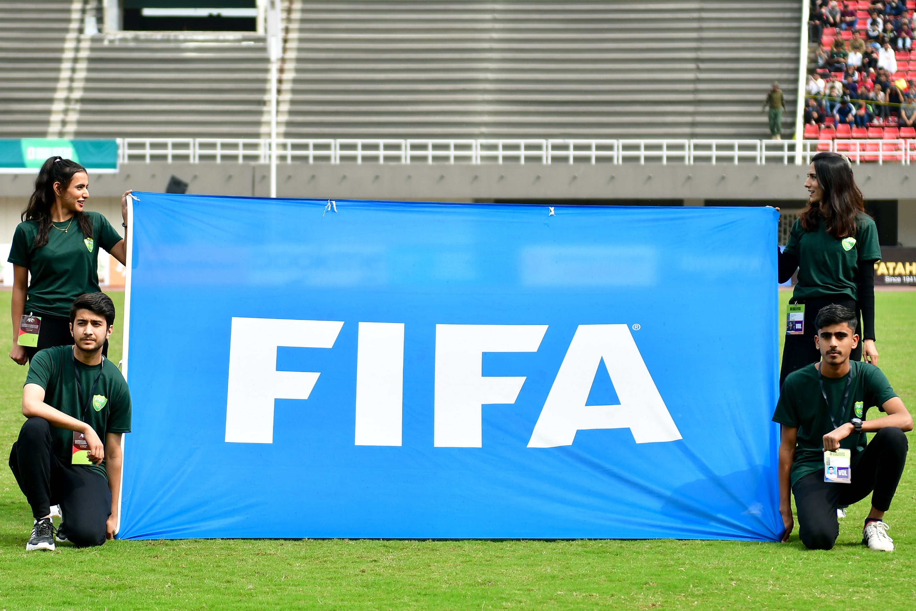 Voluntarios de la FIFA. FOTO: Muhammad Sameer Ali/Getty Images