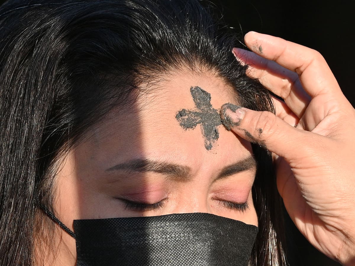 ¿Cuándo es miércoles de ceniza en 2025? Calendario oficial y qué significa la cruz en la frente