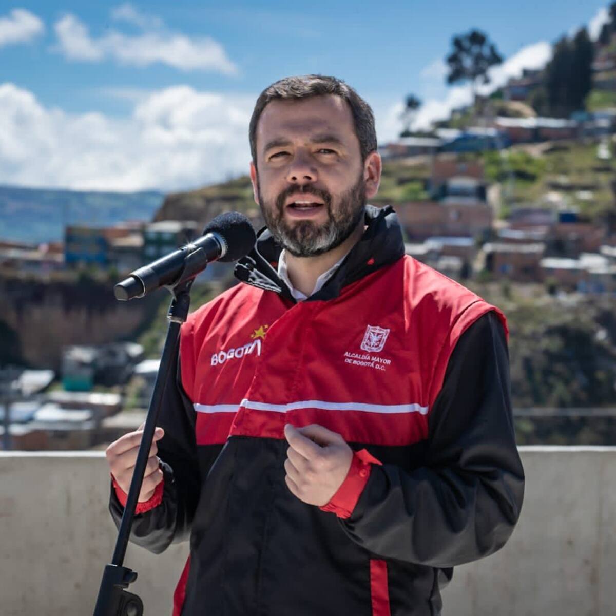 “Evaluaremos propuestas para financiar el transporte público en Bogotá”: Carlos F. Galán