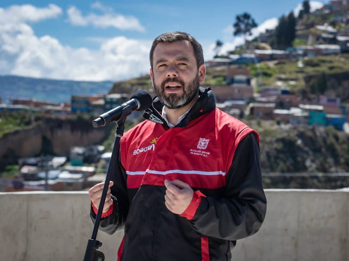 “Evaluaremos propuestas para financiar el transporte público en Bogotá”: Carlos F. Galán