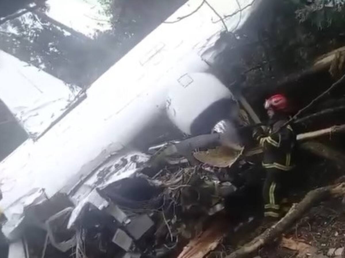 Avión ambulancia cayó tras sufrir emergencia en zona rural de Chía, Cundinamarca