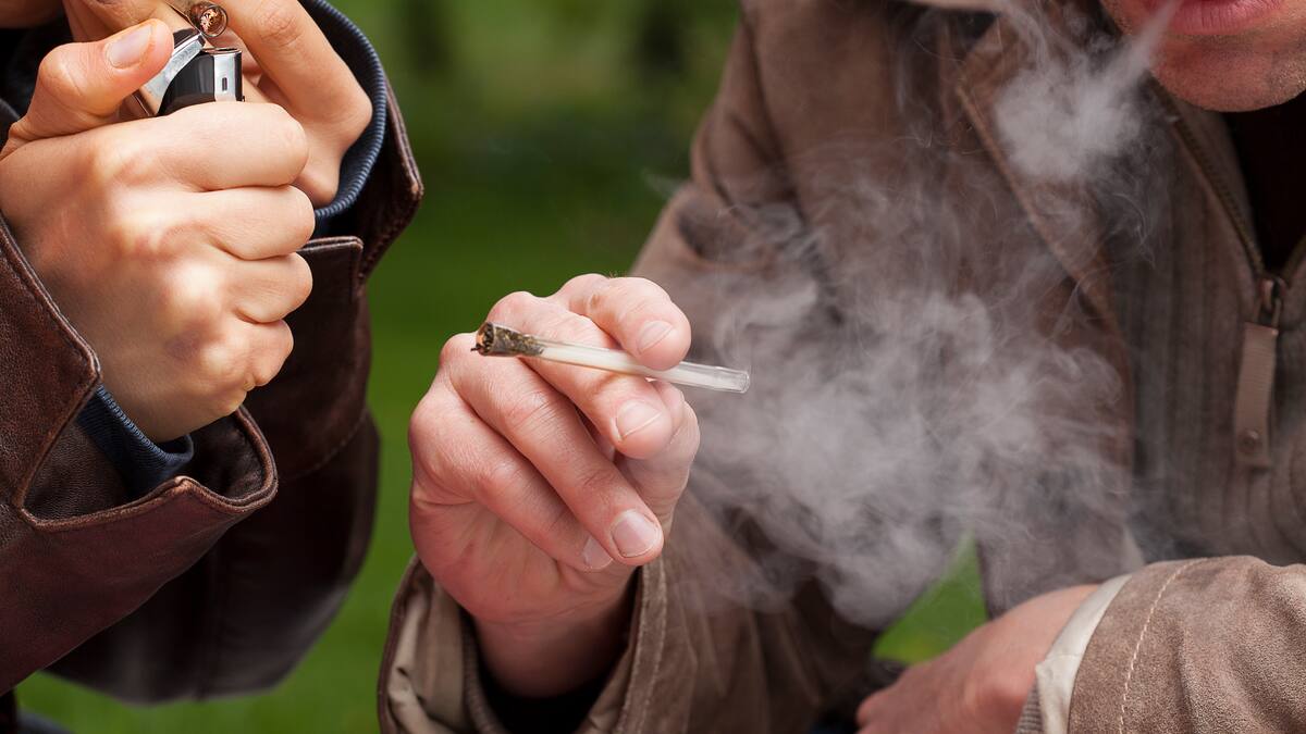¿Consumo de drogas en espacio público será posible? Esto dicen desde las regiones