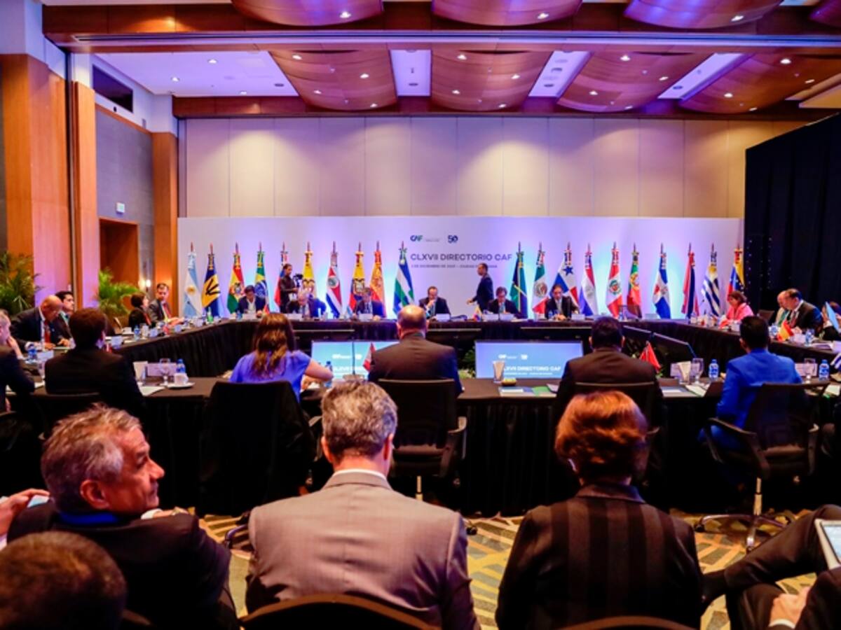 Mano colombiana en el manual de CAF: luz verde a puerta giratoria en administración Díaz-Granados