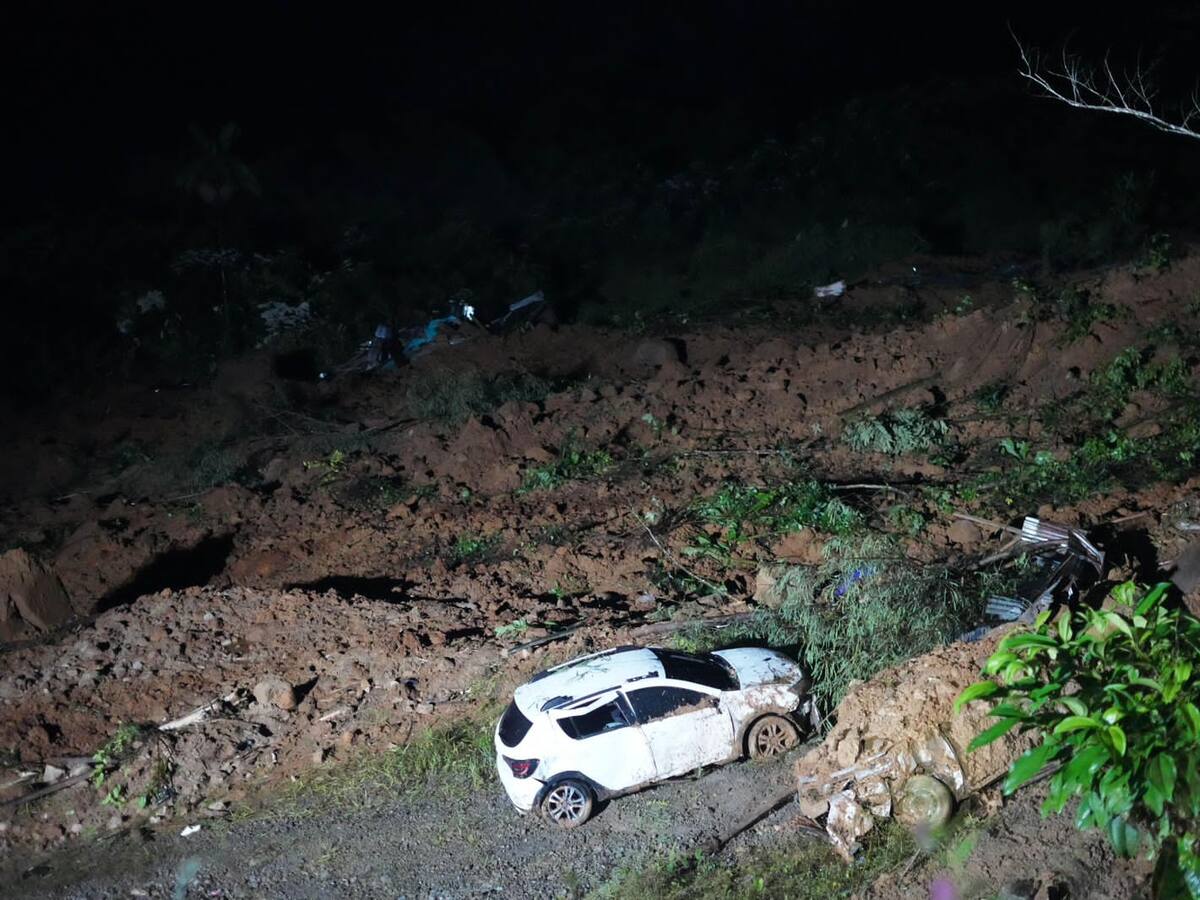 Al menos 23 muertos por derrumbes en la vía entre Quibdó y Medellín