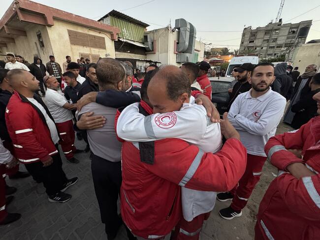 Miembros de la Media Luna Roja. FOTO: Abdallah F.s. Alattar/Anadolu via Getty Images.