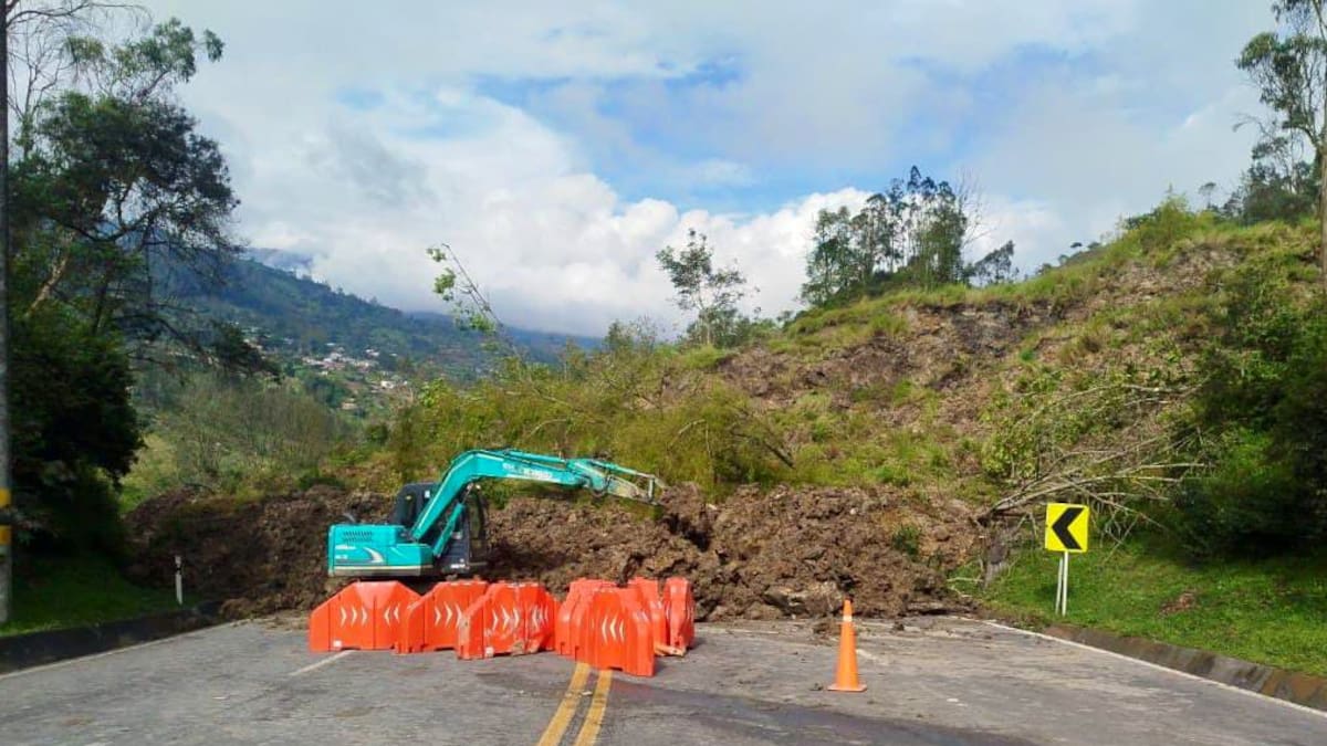 Vía al Llano estará cerrada por lo menos 72 horas más