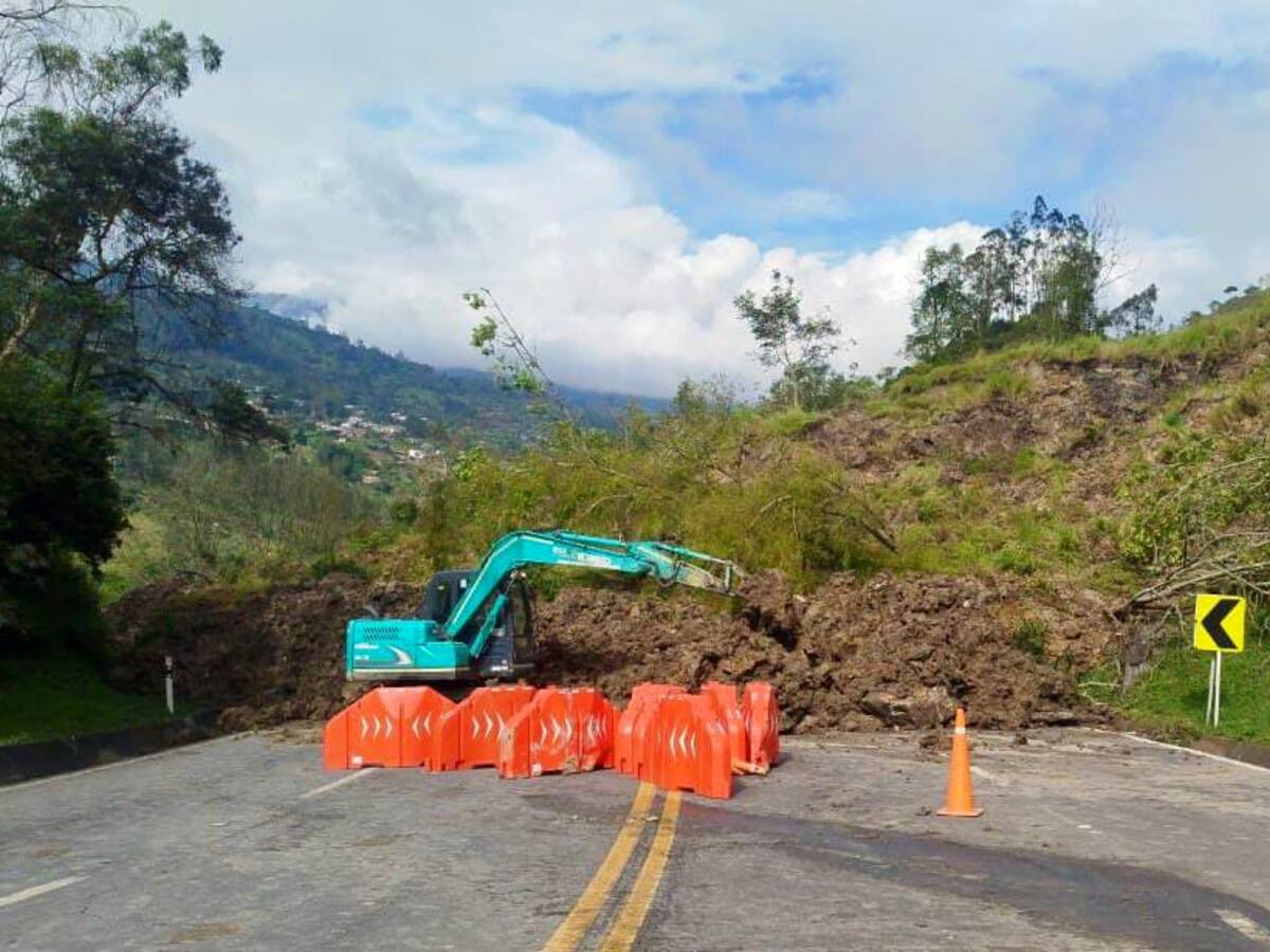 Vía al Llano estará cerrada por lo menos 72 horas más