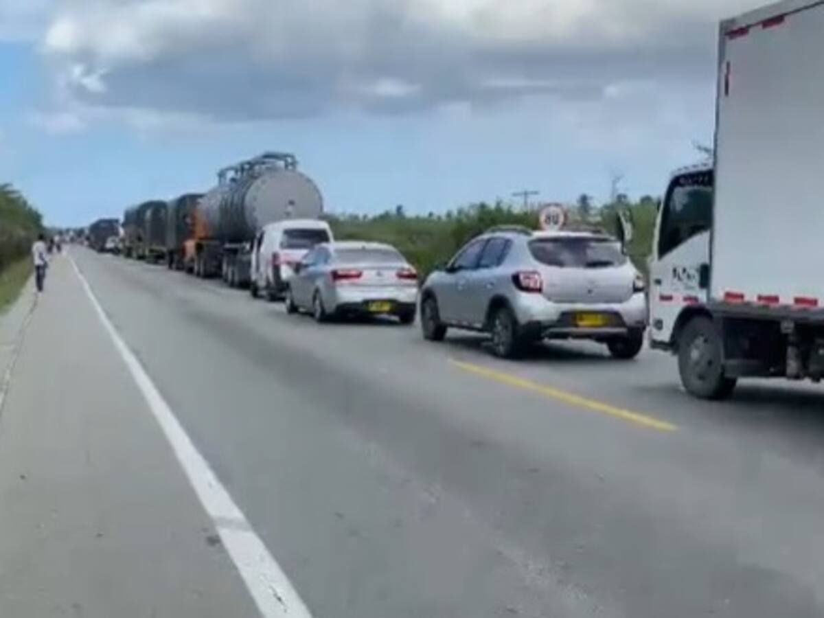 Continúan los bloqueos en la vía entre Santa Marta y Barranquilla