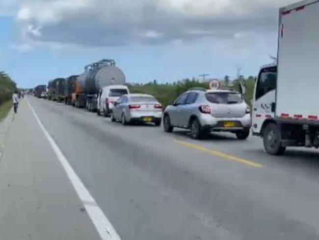 Continúan los bloqueos en la vía entre Santa Marta y Barranquilla