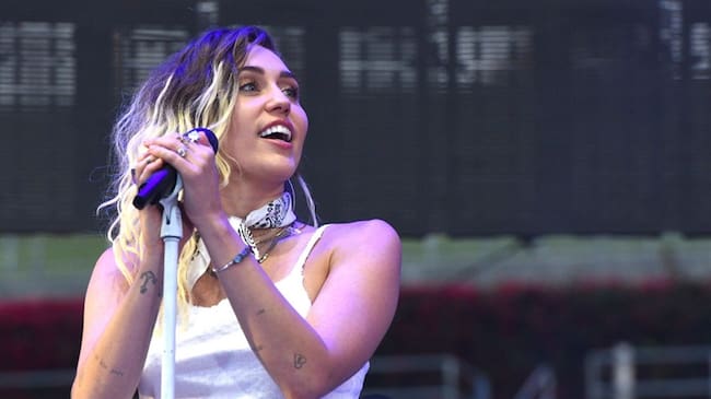 Miley Cyrus se arrepiente de su polémico vídeo de 'Wrecking Ball'. Foto: Getty Images