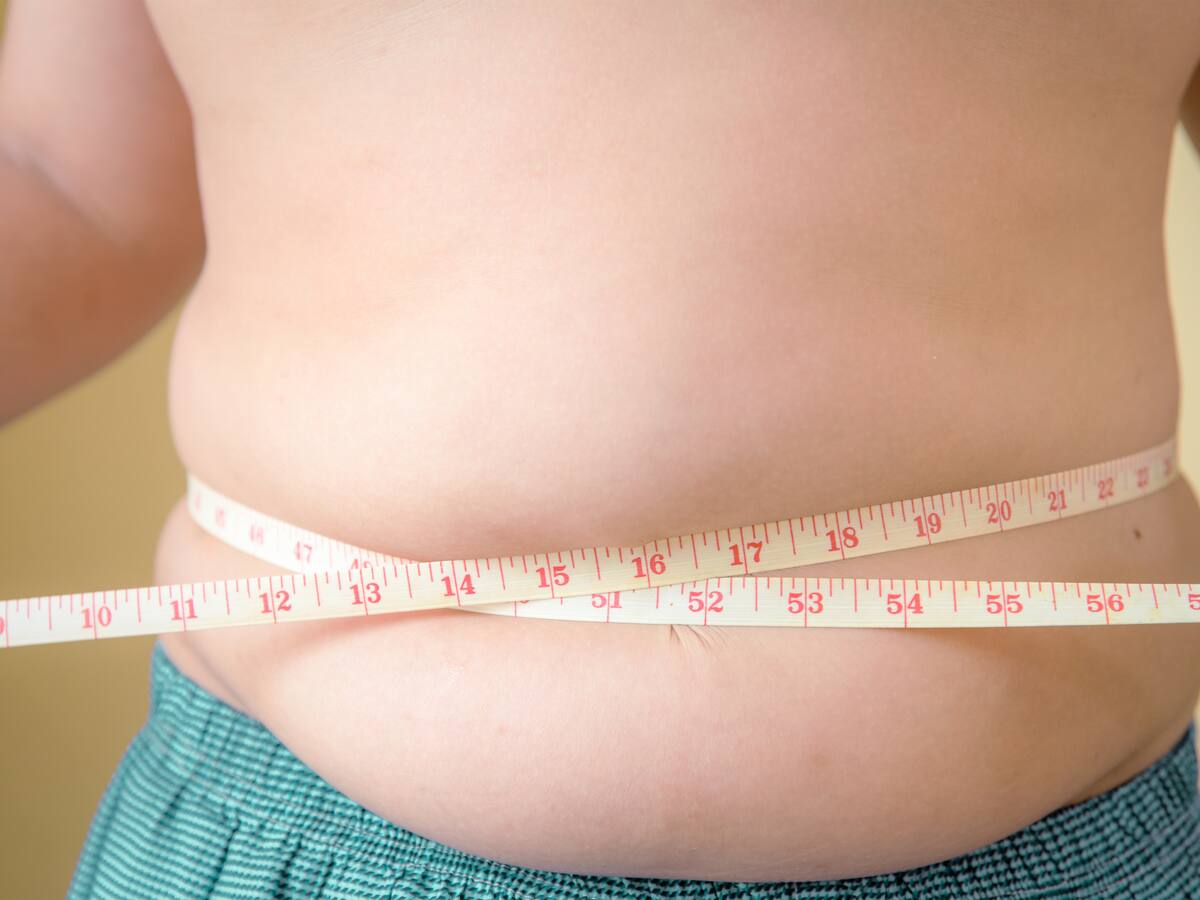 “Es clave ver con qué velocidad comen los niños”: Pediatra entregó alertas para evitar obesidad en niños