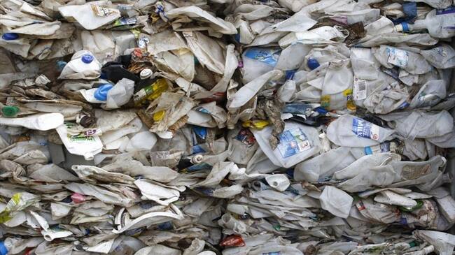 Un hombre adulto ingiere de promedio hasta 52.000 micropartículas de plástico al año.. Foto: Getty Images