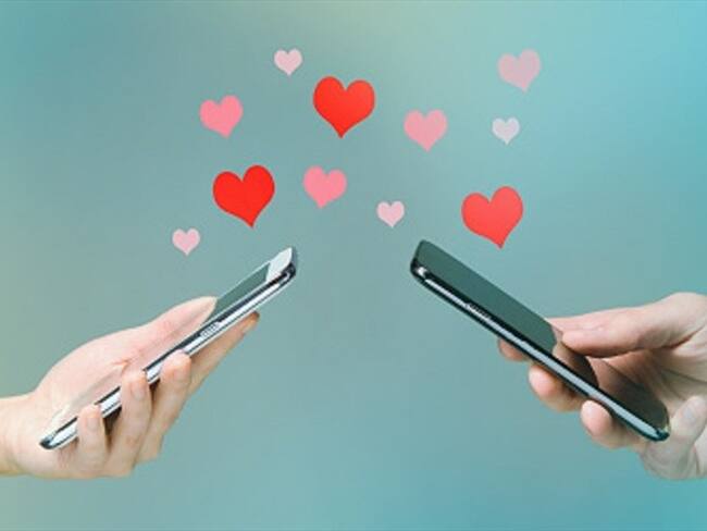 Un estudio de la Universidad de Standford que el smartphone es una de las formas más comunes de conocer personas.. Foto: Getty Images