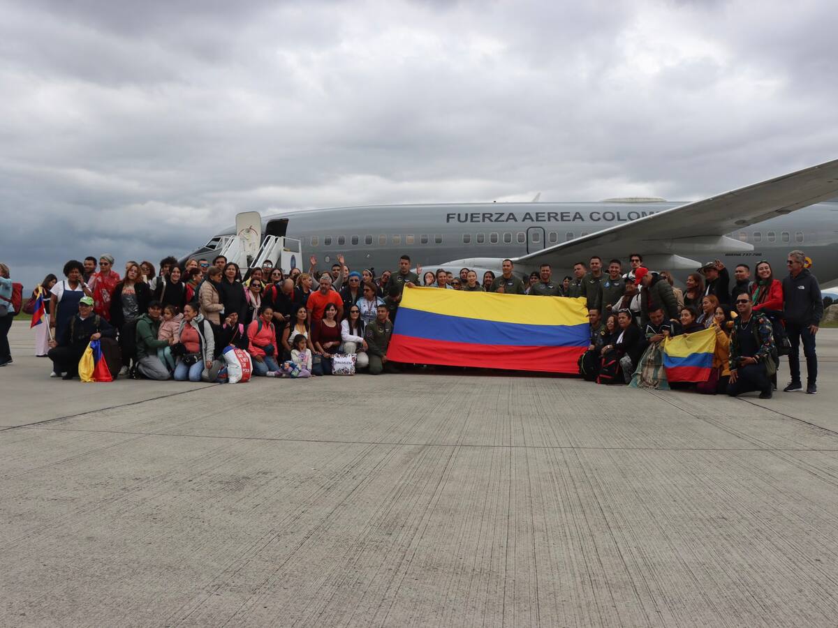 Aterrizó en Bogotá el segundo vuelo humanitario con 110 colombianos procedentes de Israel