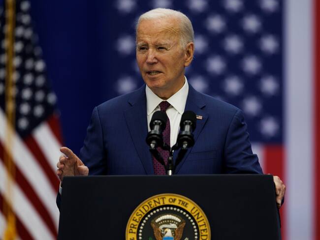 Goffstown (United States), 11/03/2024.- US President Joe Biden addresses a crowd of New Hampshire residents during a campaign stop at the YMCA in Goffstown, New Hampshire, USA, 11 March 2024. During his first visit to New Hampshire in over two years, Biden spoke about his economic plan to reduce costs for working families. EFE/EPA/CJ GUNTHER