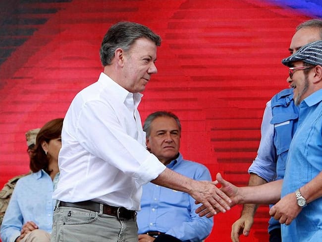 Juan Manuel Santos da por cerrado el conflicto de más de medio siglo con las Farc. Foto: Agencia EFE