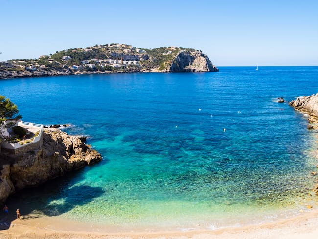 El Fonoll es el pueblo donde sus habitantes andan desnudos, ¿cómo se vive allí?