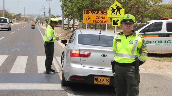 La Policía de Tránsito ha desarrollado una serie de programas pedagógico con el objetivo de concientizar a los viajeros de la importancia de conservar una distancia prudente al conducir. Foto: Colprensa