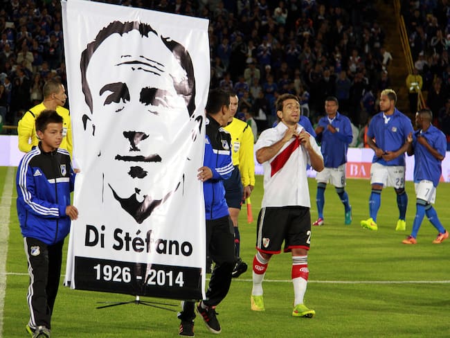 En el estadio El Campín se hizo un homenaje a Alfredo Di Stéfano.( FOTOS COLPRENSA-RAÙL PALACIOS).