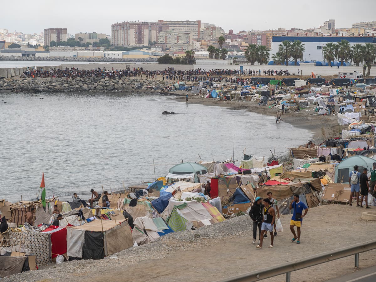Oposición y parte de la izquierda piden la dimisión del ministro de Interior por la crisis de Ceuta
