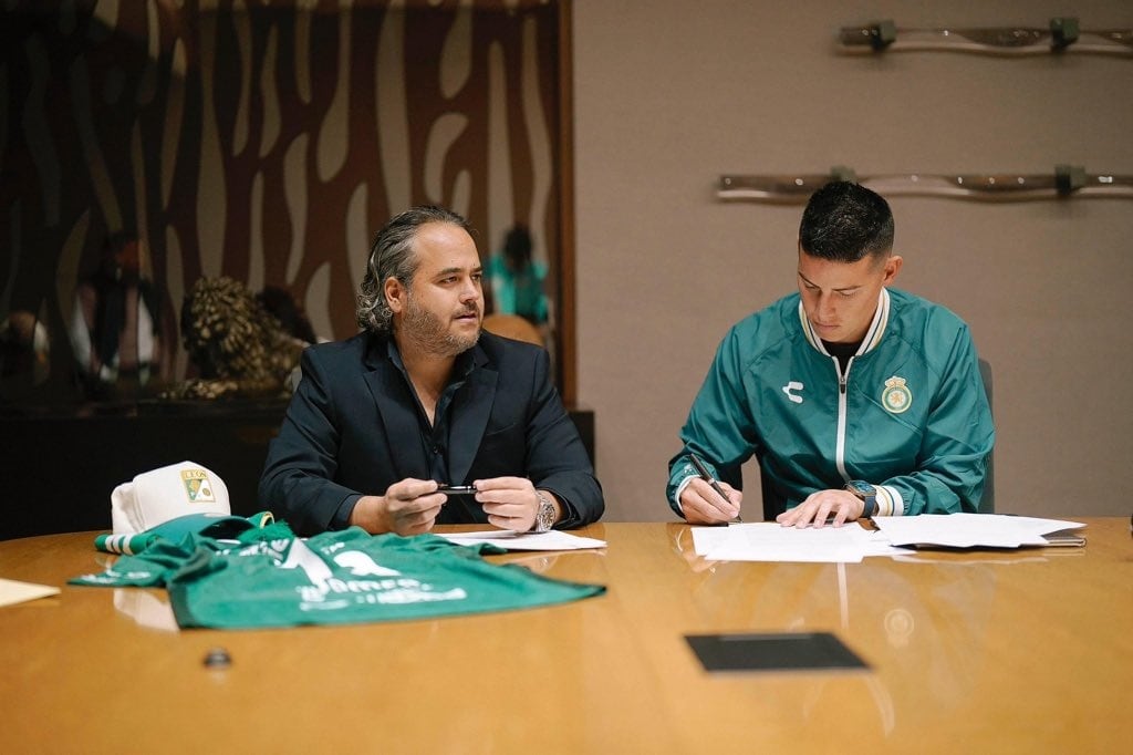 James Rodríguez, nuevo jugador de León de México. Foto: Jesús Martínez, presidente del Club León