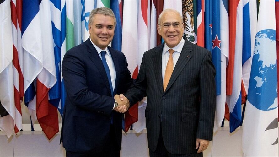 E presidente Iván Duque firmó dos memorandos de entendimiento con la Ocde. El secretario general de la Ocde, José Ángel Gurría (d), resaltó la importancia de que Colombia ingrese a este organismo. Foto: Agencia EFE